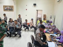 Puluhan Polisi dan TNI Ikuti Donor Darah PWI Jatim