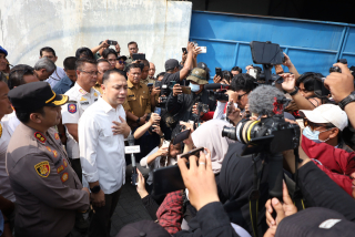 Penyegelan Gudang CV Sentoso Seal Tidak Memiliki TDG