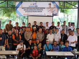 Satlantas Polres Gresik Sosialisasi Safety Driving sambil Ngopi Bareng Driver Ambulans
