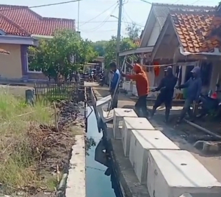 Kasie Op Bidang SDA Sebut, Pekerjaan U-dicth Dusun Tirtasari Desa Sedari Wajib Dibongkar