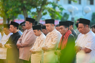 Momen Iduladha 1446 Hijriah, Wali Kota Eri Ajak Warga Surabaya Tingkatkan Kepedulian Sosial