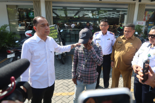 Wali Kota Eri Cahyadi Pimpin Penertiban Jukir Liar di Toko Modern