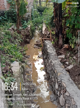 Parah, Rehabilitasi Drainase Diduga Menggunakan Material Batu Bekas, Direksi Komisi dan Pengawas Tetap Tanda Tangan