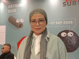 Endang Lestari Hadirkan Sentuhan Elegan di Pameran Art Subs
