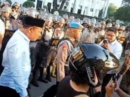 Karawang Memanas: Mahasiswa dan Pelajar Beri Ultimatum DPRD, Soroti Korupsi dan Kebijakan Tak Berpihak