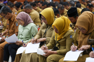 Perjanjian Tertulis Anti Pungli, Seluruh Pegawai dan Pejabat Pemkot Surabaya Teken Komitmen