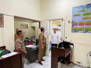 Pungli Pegawai Kelurahan Kebraon, Wali Kota Eri Beri Peringatan Keras