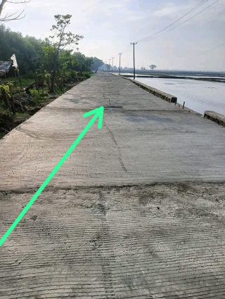 Proyek Terlalu Murah, Jalan Pasirukem-Pasirjaya Yang Sudah Dikerjakan Retak dan Bercelah