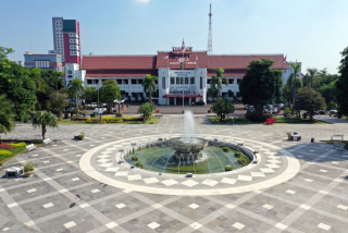 Baznas Jatim Nobatkan Wali Kota Surabaya Eri Cahyadi Kepala Daerah Pengumpul Zakat Terbanyak