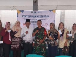 Babinsa Kamal Dampingi Penyuluhan Kesehatan “Waspadai Campak pada Anak”