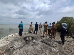 Pesisir Yang Selalu Kalah di Meja Kebijakan