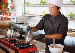 Pengalaman Kuliner Bersama Chef Hadi Purwanto "Black Wonton Soup & Mandarin Golden Dome Cake" Jadi Idola