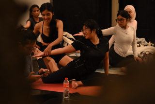 Somerset Jakarta Area Gelar “Morning Flow, Harmony with Nature” di Tugu Kunstkring Paleis Menteng