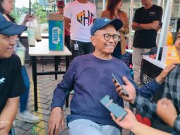Pengurus AWS Terkejut Dahlan Iskan Hadiri Senam DIS di Gebyar Bazar Rakyat HJKS ke 733