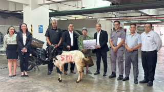 Swiss-Belinn Manyar Surabaya Sambut Idul Adha dengan Penyerahan Hewan Kurban kepada Masjid Al-Anwar Surabaya