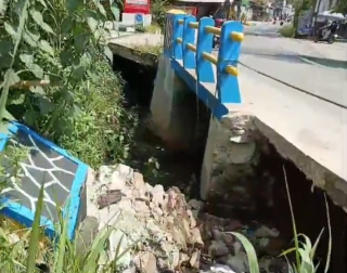 Belum Setahun Jembatan Cipondo Ambruk, Kabid dan Pengawas PUPR Karawang Bungkam