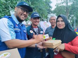 warga hadiri Sego Rongewu Episode III seri 28 di Taman Cahaya Pakal  Bersama TPS