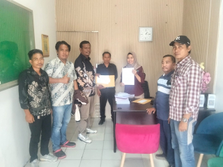 Berkas Laporan Dugaan Korupsi Dana BUMDes Pancakarya Kecamatan Tempuran Diserahkan ke Kejari Karawang