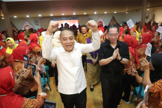3.850 Penerima di Surabaya Terima BLT DBHCHT 2026 Senilai Rp1,4 Juta