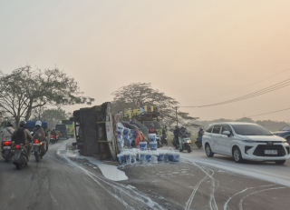 Jalan Akses Tol Karawang Barat: Rusak, Berbahaya, Tanpa Pengelola, Pengamat Muh Hamzah SH Kritik
