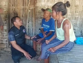 Sentuhan Humanis Satresnarkoba Polres Sampang, Datangi Rumah Warga Dhuafa untuk Berbagi Kepedulian