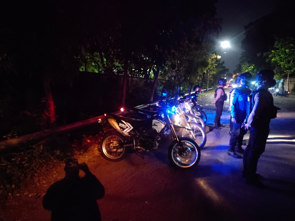 Antisipasi Tindak Kriminal dan Cegah Balap Liar Puluhan Personel Polres Gresik Patroli Skala Besar
