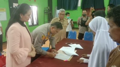 Kapolda Jatim Berikan Beasiswa untuk Kedua Anak Alm Andi Setiawan Aremania