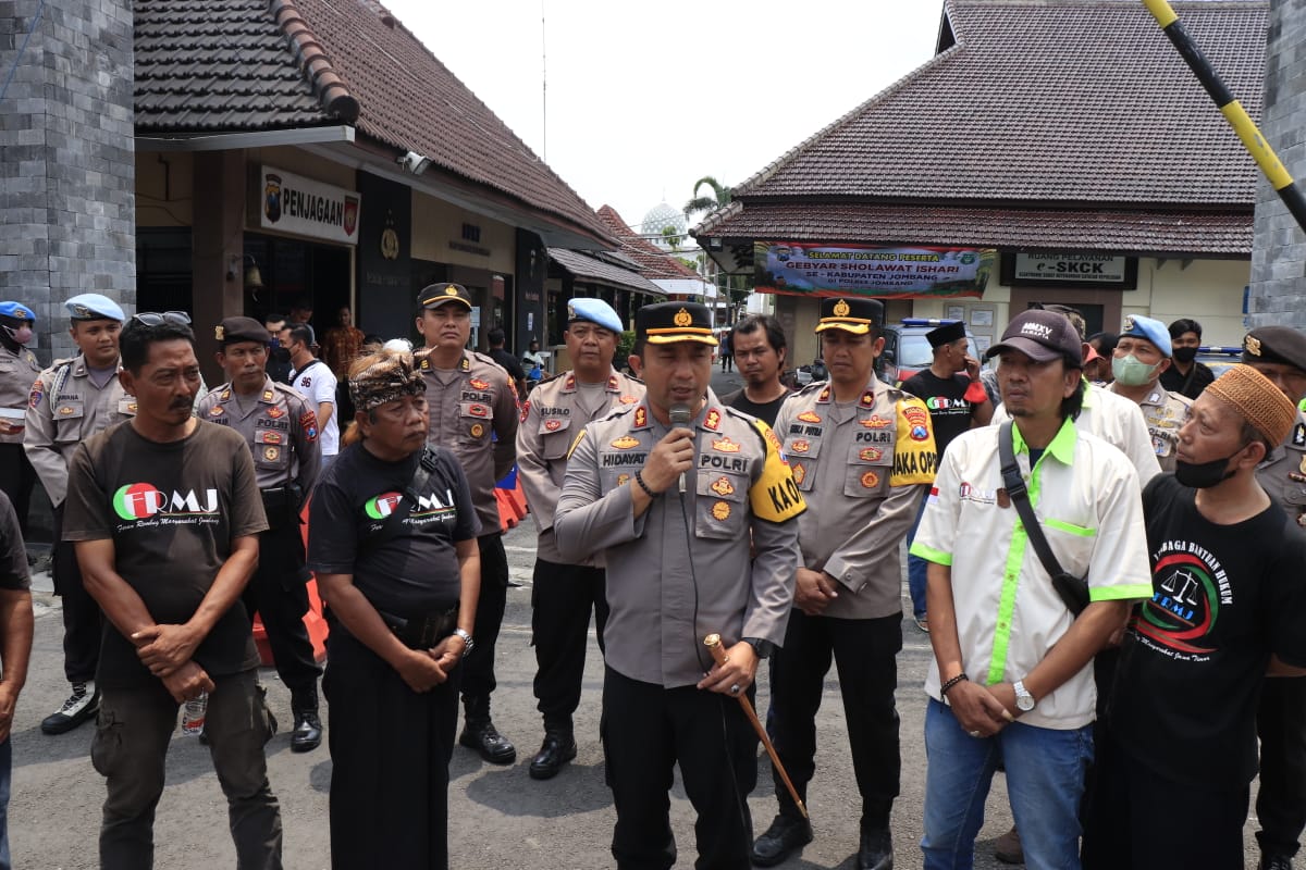 Ratusan Aktivis dan Pekerja Seni Datangi Polres Jombang Dukung Kinerja Polri