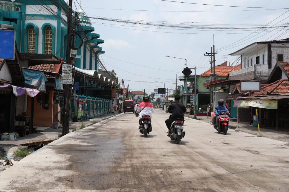 Pembangunan Jalan Beton di Sidoarjo Masif, Anggota DPRD Fraksi PDIP Acungi Jempol Gus Muhdlor