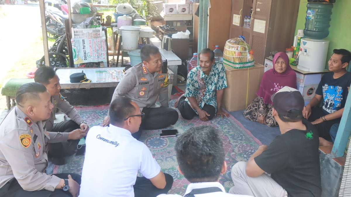 Kapolresta Sidoarjo Kunjungi Korban Tragedi Kanjuruhan di Porong