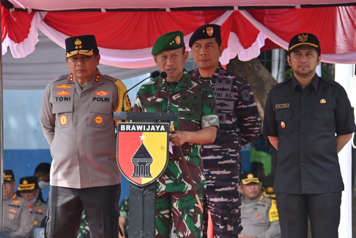 Pangdam V/Brawijaya Pimpin Apel Gelar Pasukan TNI-Polri dan Pemprov Jatim Dalam Rangka Antisipasi Pengamanan KTT G20