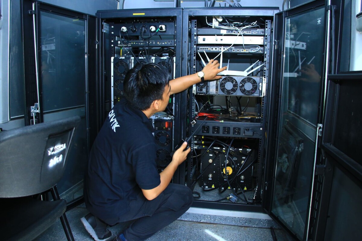 Perkuat Sinyal Komunikasi Pengawalan G20, Div TIK Polri Siagakan Repeater Mobile Di Titik Blank Spot