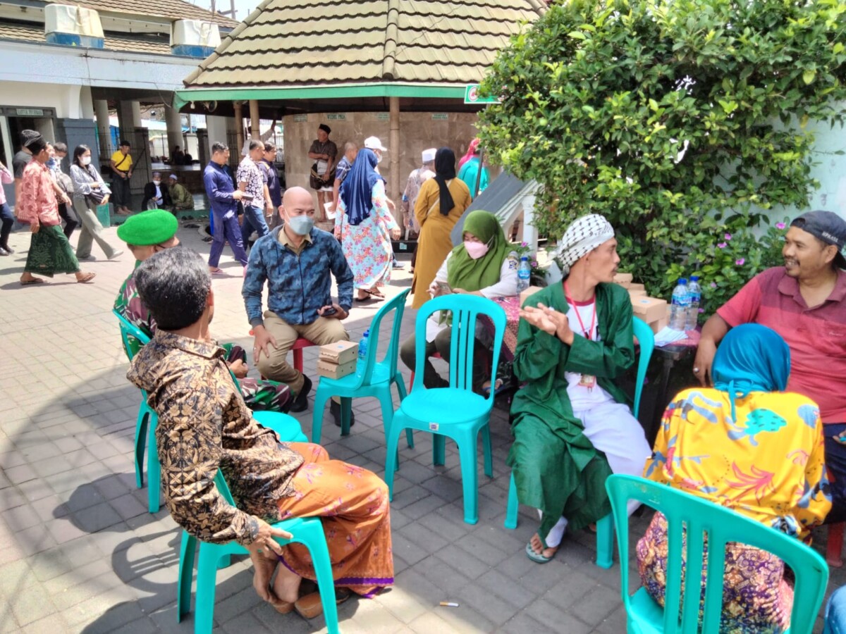 Peduli Kesehatan, Babinsa Dampingi Petugas Laksanakan Pengecekan Kesehatan