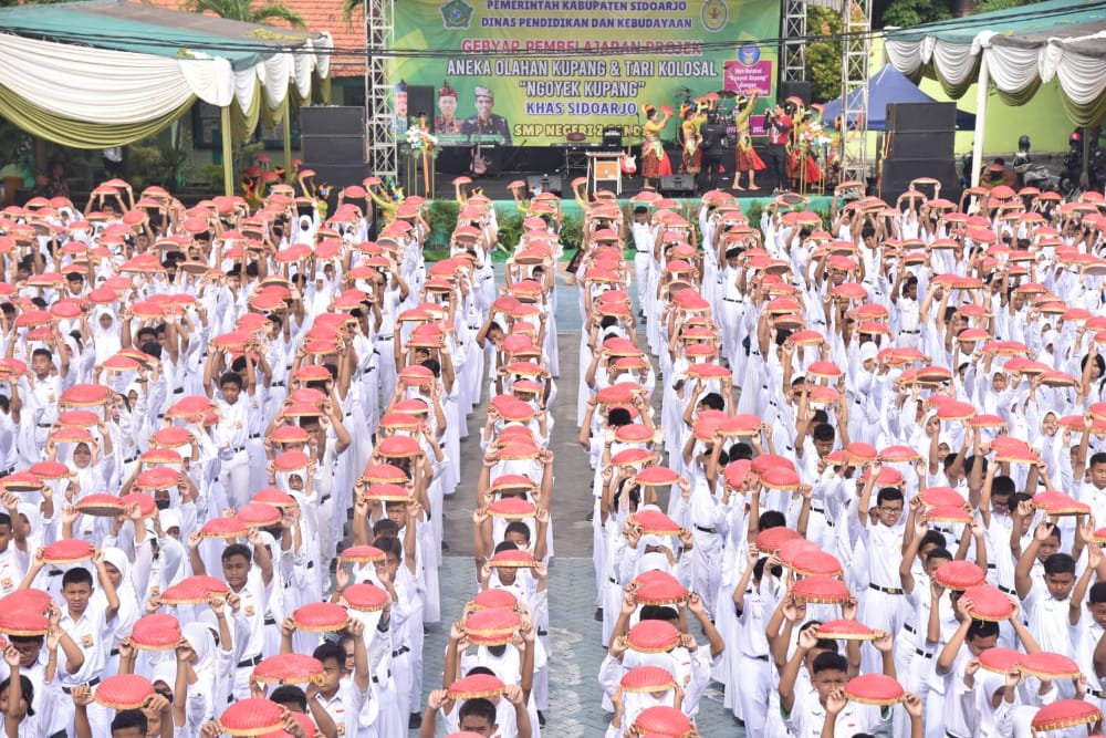Tari Ngoyek Kupang Siswa SMPN 2 Candi Berhasil Pecahkan Rekor MURI