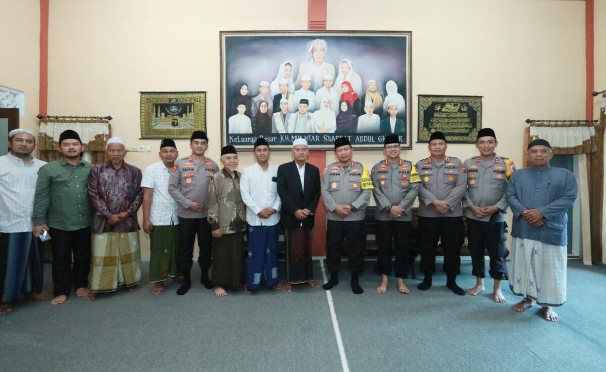 Kapolda Jatim Silaturahmi di Ponpes Darussalam Blokagung Banyuwangi