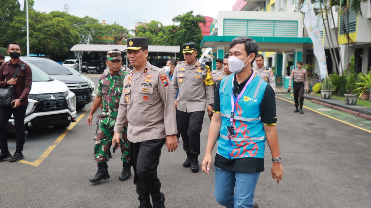 KTT G20 Berlangsung, Wakapolda Jatim Cek Keamanan Pasokan Listrik di PLN Taman