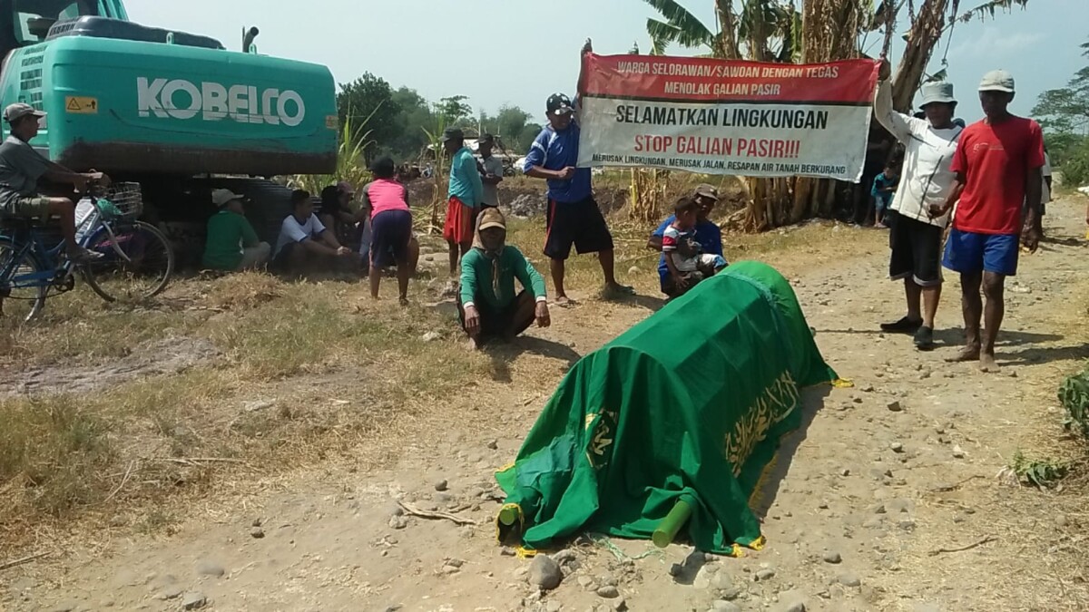 Puluhan warga Dusun Sawoan Lakukan Aksi Demo Tolak Galian C