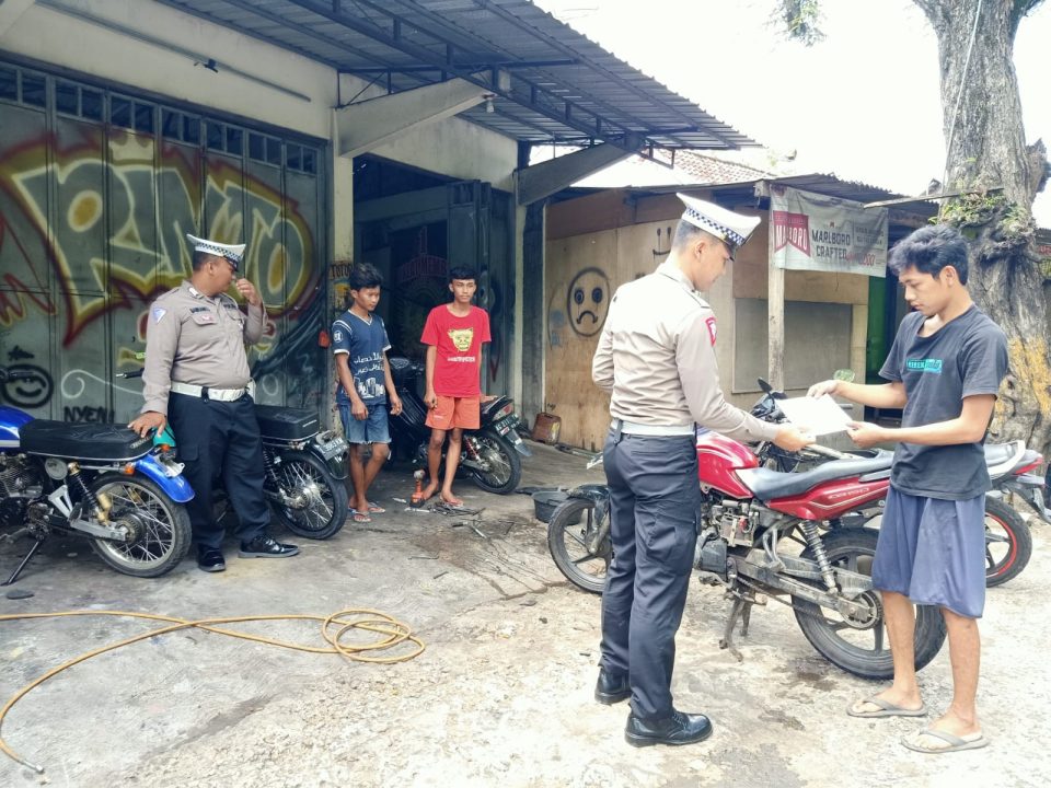 Tekan Penggunaan Knalpot Brong, Polres Trenggalek Edukasi Bengkel dan Pedagang Sparepart