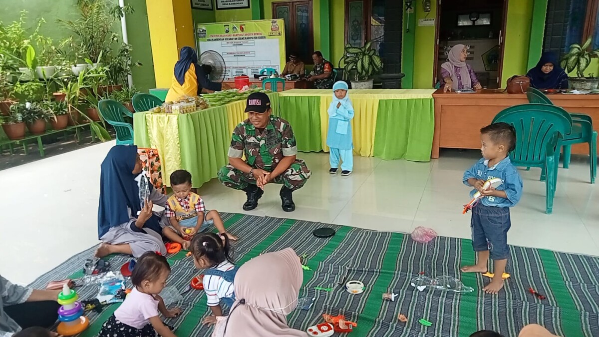 Cegah Stunting Pada Anak, Babinsa Cerme Lakukan Pendampingan Kegiatan Pelayanan Kesehatan