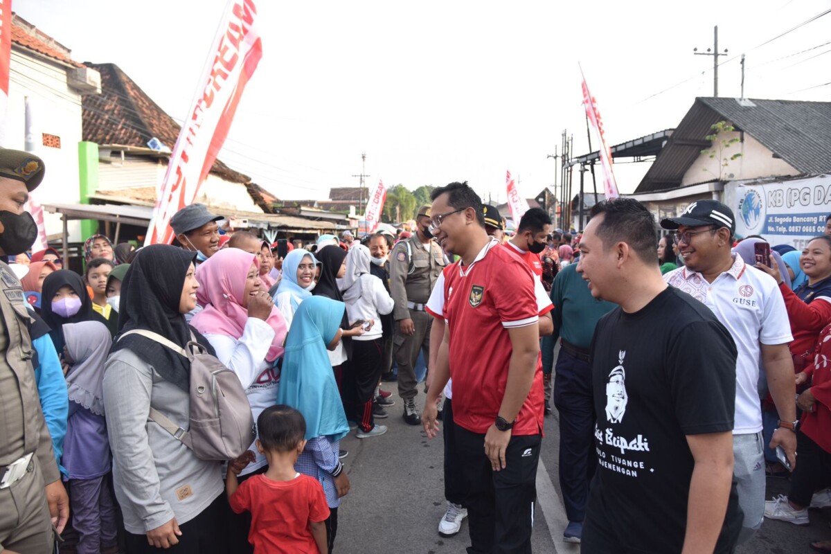 Jalan Sehat Dalam Rangka Peringatan Hari Pahlawan di Desa Tarik, Muhdlor Berpesan Pulih Lebih Cepat, Bangkit Lebih Kuat Ajak Warga Kompak