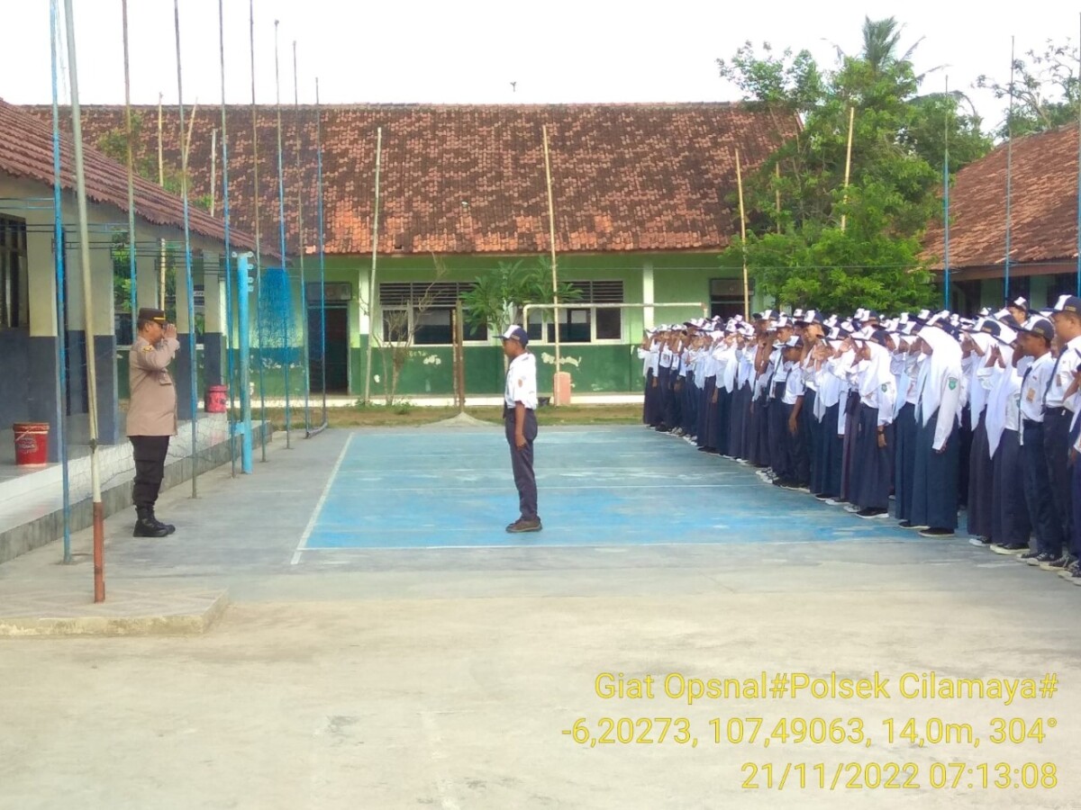Kapolsek Cilamaya Polres Karawang Bersama Ps Panit Binmas Melaksanan Sosialisasi Peraturan Berlalulintas Kenakalan Remaja dan Perundungan serta Buliying di Ling