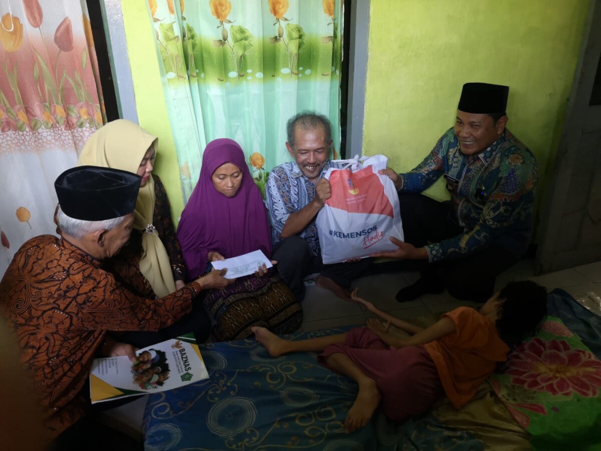 Abah Bandi Sambangi Anak Penderita Celebral Palsy di Banjarkemantren