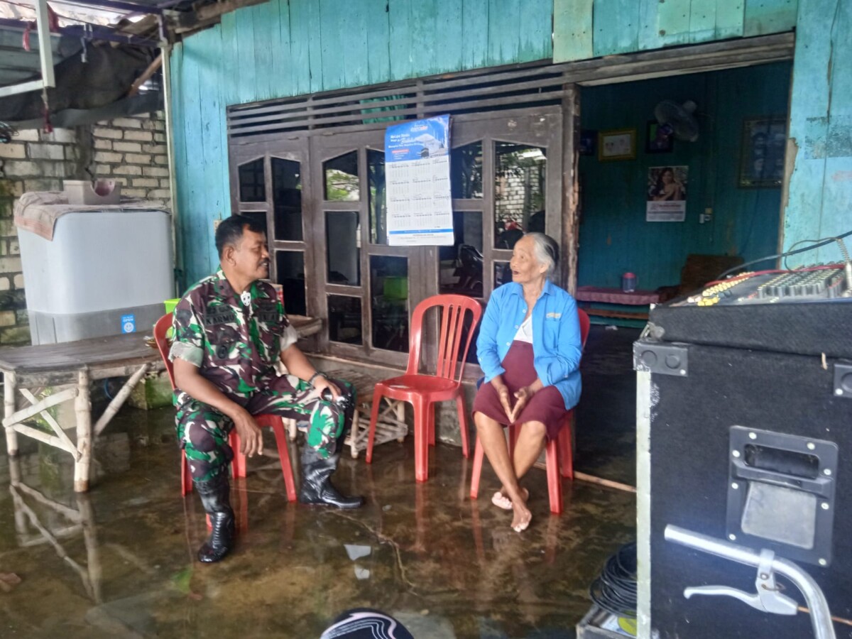 Danramil Cerme Pantau Beberapa Sektor Yang Masih Tergenang Banjir