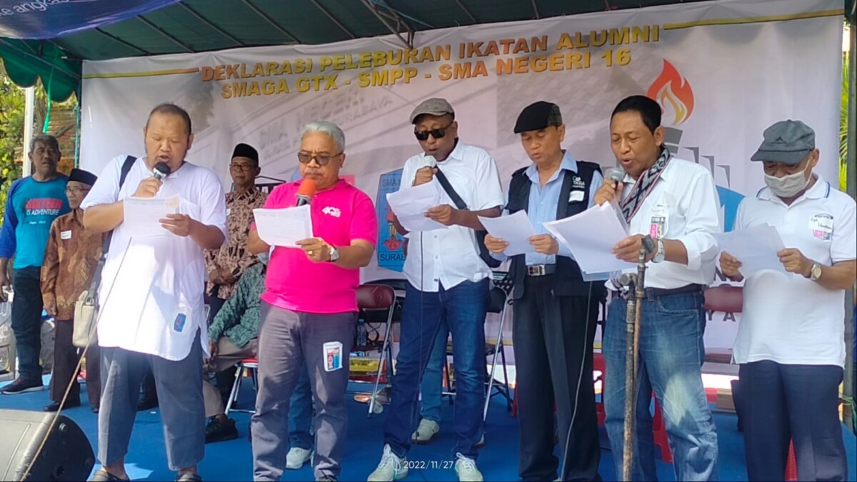 Lepas Burung Merpati dan Balon, Warnai Deklarasi Ika Alumni SMAN 16 Surabaya