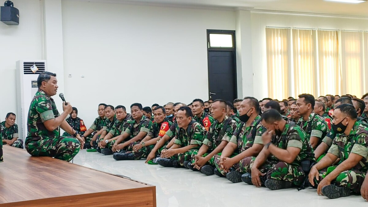 Jam Komandan, Dandim Gresik Apresiasi Kinerja Babinsa dan menghimbau untuk Minimalisir Terjadinya Pelanggaran Prajurit