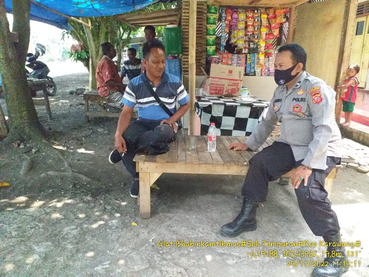 Kegiatan Bhabinkamtibmas Polsek Tempuran Polres Karawang Melaksanakan Sambang ke Tokoh Masyarakat Desa Pagadungan Kecamatan Tempuran