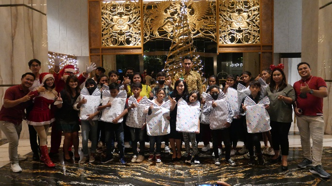Grand Mercure Surabaya City jadikan Christmas Tree Lighting Awali Festive Season