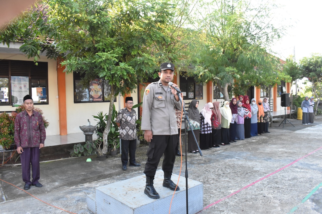 Terkait Gangster, Polisi Memberikan Penyuluhan di SMA Negeri 1 Dukun