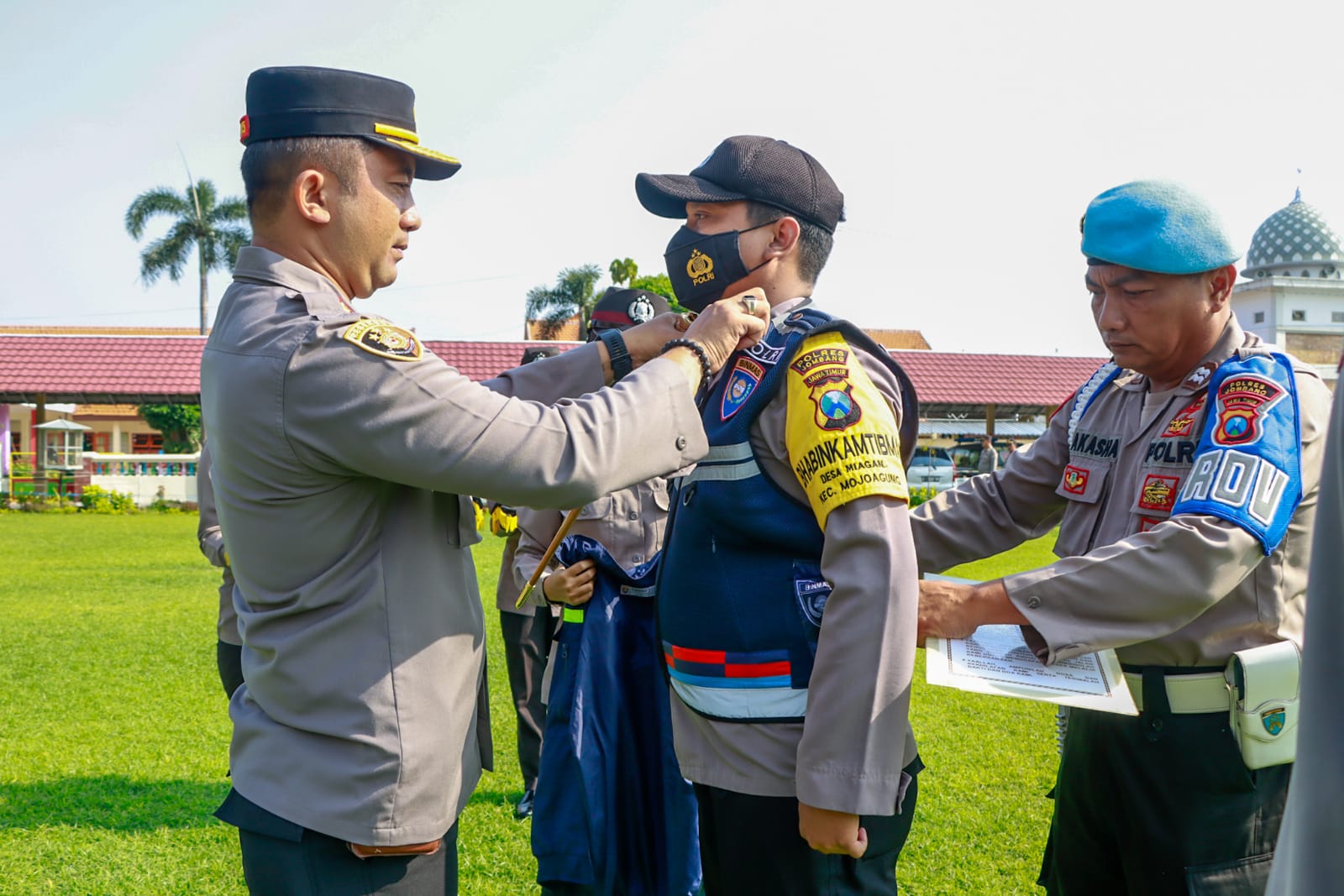 Optimalisasi Kinerja, Kapolres Jombang Distribusikan Perlengkapan Bhabinkamtibmas