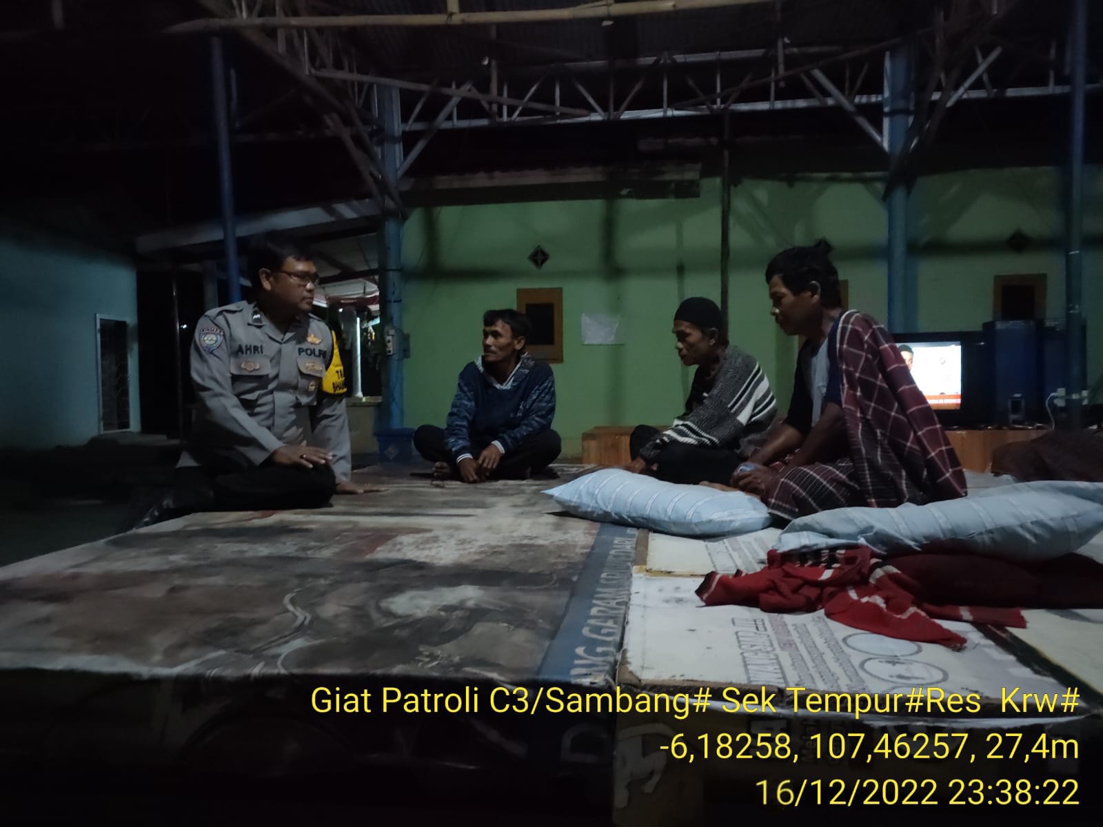 Patroli QR. 3217 B Polsek Tempuran Polres Karawang NGAWANGKONG di Pos Kamling Desa Cikuntul Kecamatan Tempuran